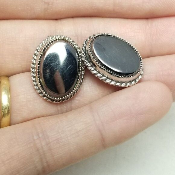 Vintage Whiting & Davis Oval Silver Tone Bezel Faux Hematite Clip On Earrings - Picture 1 of 6